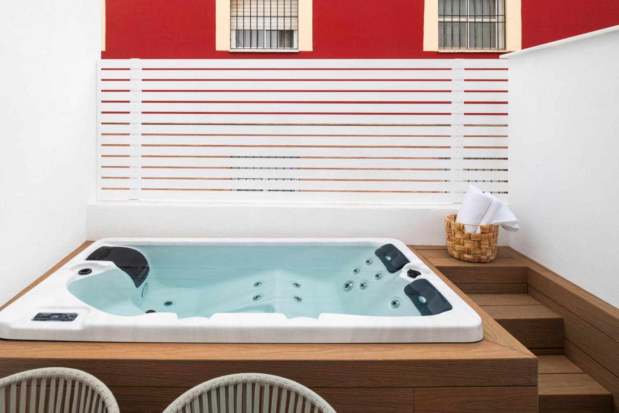 Magno Apartments Santa Clara - Private Terraces With Jacuzzi Σεβίλλη Εξωτερικό φωτογραφία